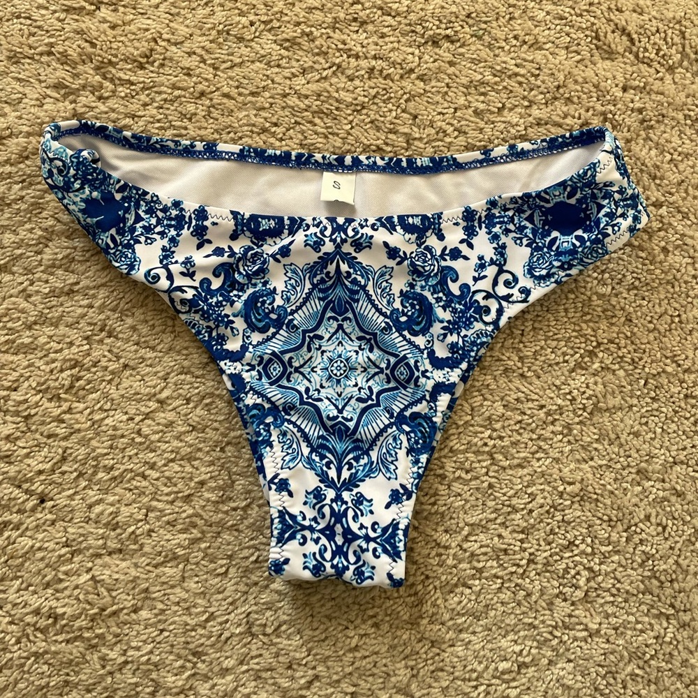 Never worn, great condition!